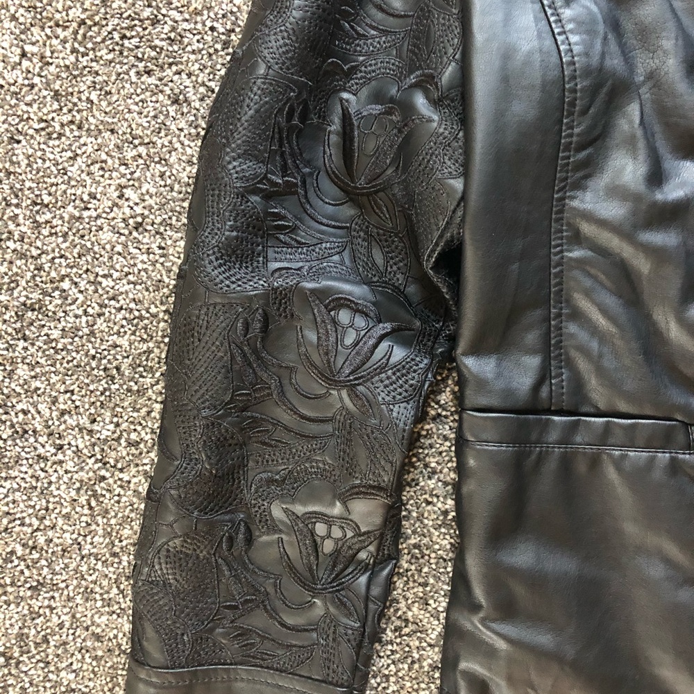 Leather jacket - Picture 3 of 9